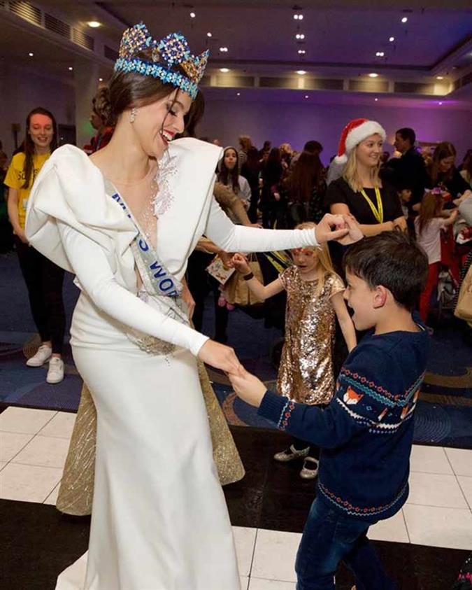 Miss World queens Vanessa Ponce de Leon and Stephanie Del Valle chief of guests at Rays of Sunshine Christmas party